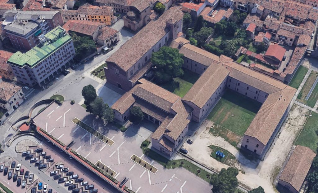 veduta aerea fronte sulla piazza